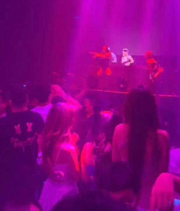 酒吧蹦迪现场视频,蹦迪现场激情四溢，青春活力无限